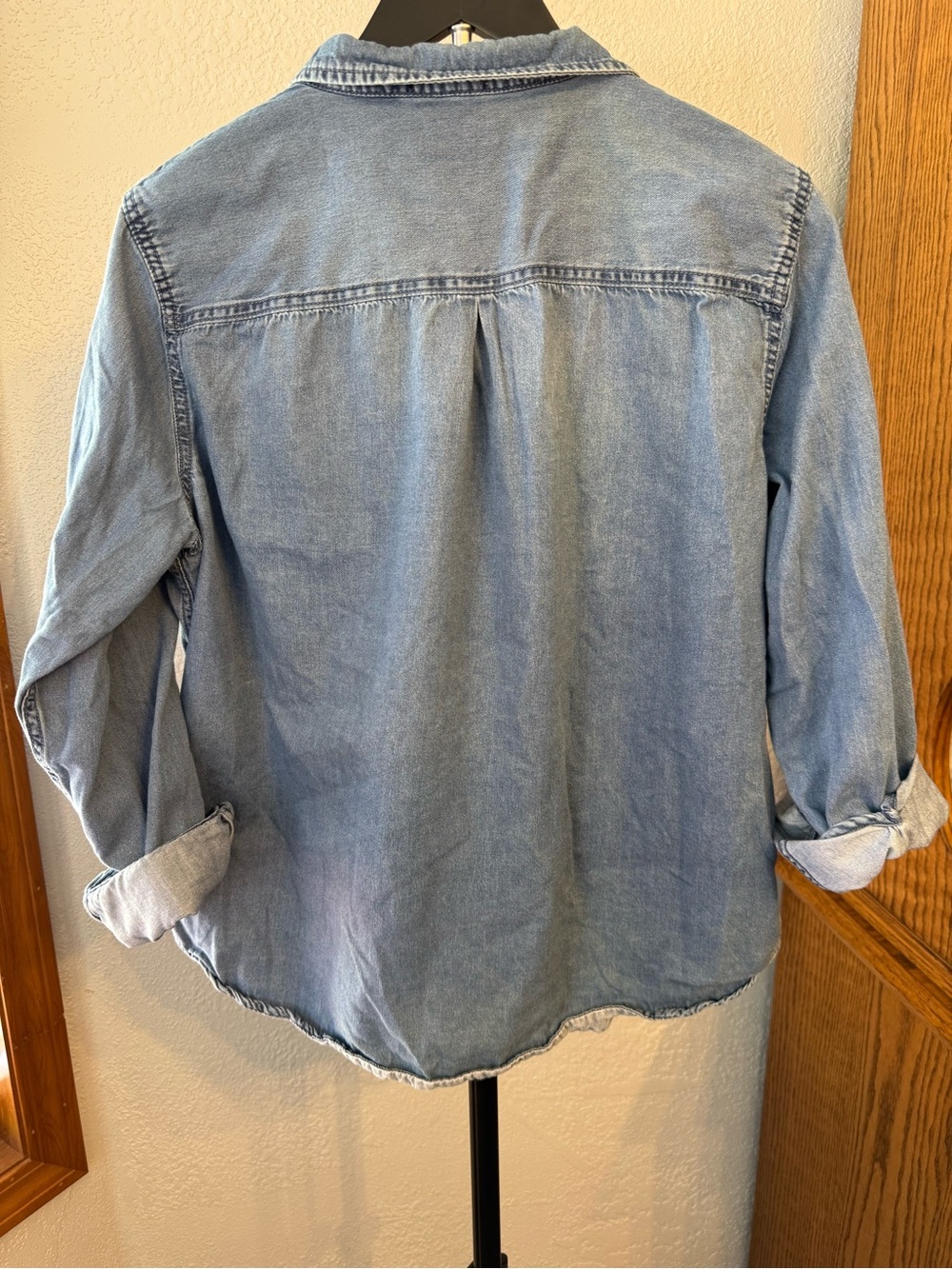 Maurice’s womens Denim Snap long sleeve Shirt. Size XXL. - Picture 2 of 5